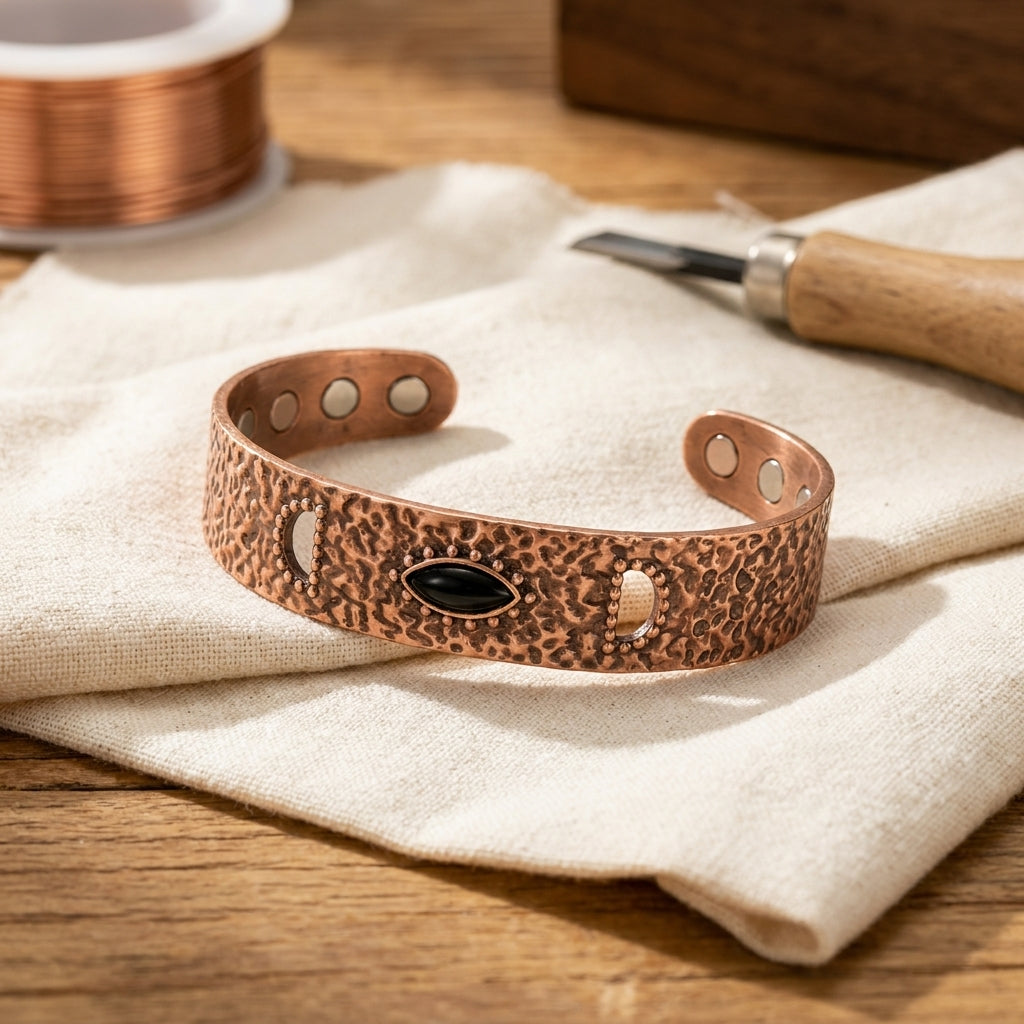 Bracelete de Cobre Martelada com Ónix | Lisboa by Luisa