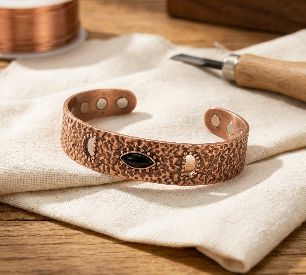Bracelete de Cobre Martelada com Ónix | Lisboa by Luisa